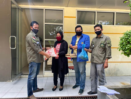 DPP IKA UIR Salurkan Sembako Kepada Mahasiswa, Alumni dan Masyarakat Terdampak Covid-19